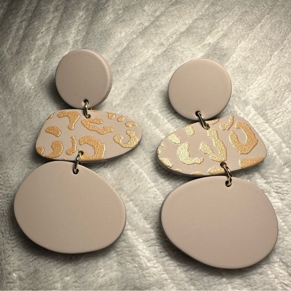 Leopard Print Dangle Earrings - Picture 1 of 4